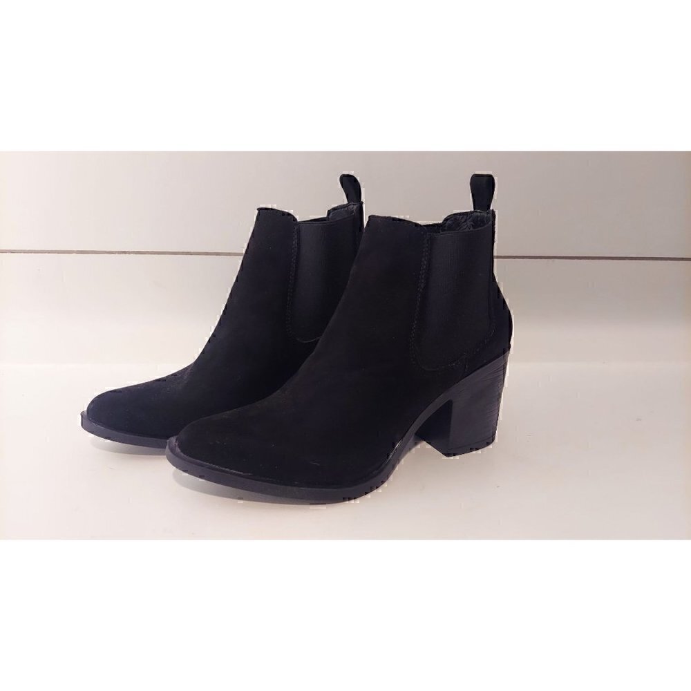 Tahari Black Faux Suede Chelsea Boots/NWOB, Size 6